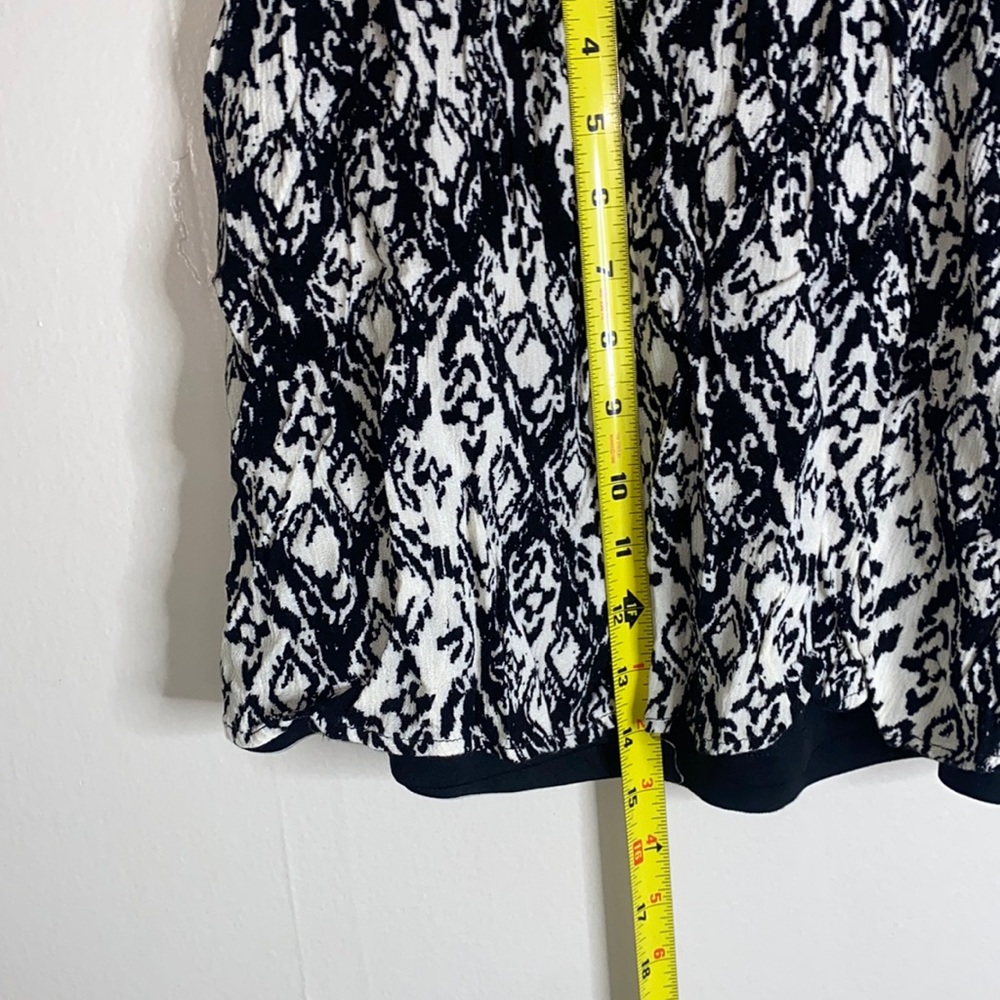 🪿Adorable black and white patterned skirt! - Picture 3 of 4
